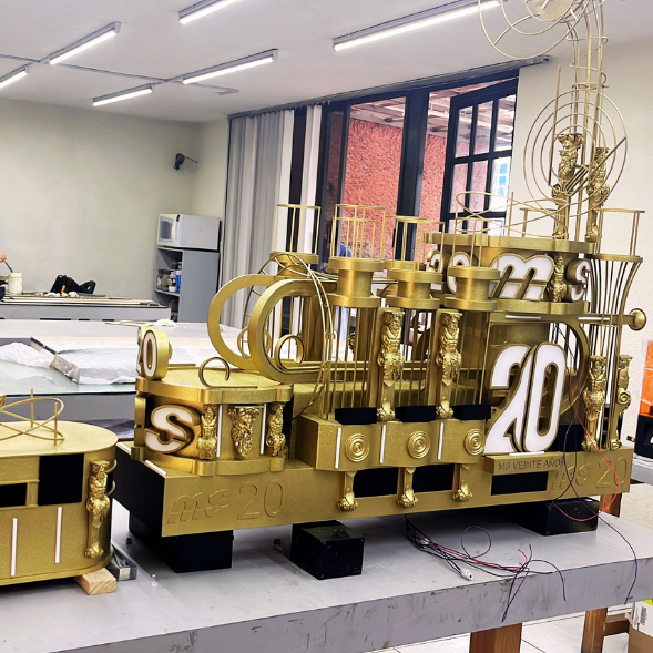 Carro alegórico conmemorativo de los 20 años de la BANDA MS