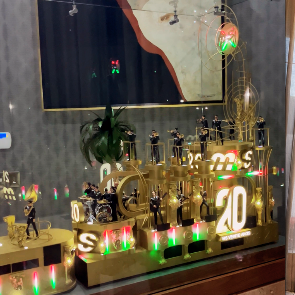 Carro alegórico conmemorativo de los 20 años de la BANDA MS